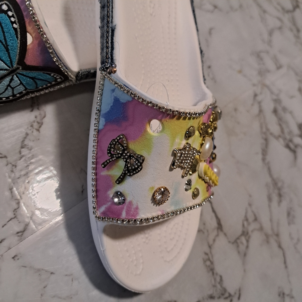 Crocs size 9 multi colored - Picture 7 of 8
